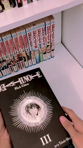 the death note black edition is my birthday present from a friend! @ptrndyntt_ hihi🖤🖤 let the silence tell you how cool is it #deathnote