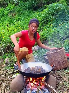 Jungle Feast Fire-Cooked Snails with Hot Chili Part 1 #meal #food #TwinsTV #cooking #fblifestyle | Twins TV
