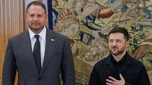 Andriy Yermak, le bras droit du Président ukrainien, a démissionné : quatre questions pour comprendre le scandale de corruption qui touche l’Ukraine - RTBF Actus