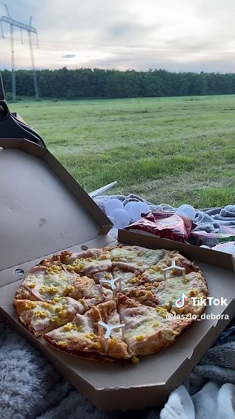 Car Picnic Ideas for Couples | Romantic Date Night in a Car