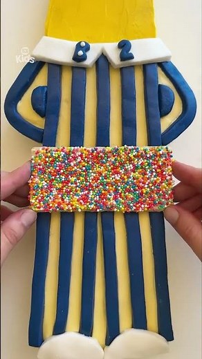 It's a Bananas in Pyjamas cake!!! 🍰💛 ABC Kids