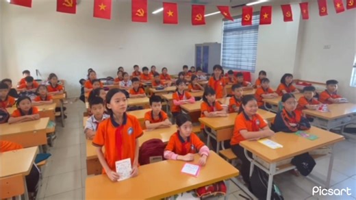 STT 26 - Lớp 4H ✨🙋TỰ TIN TỎA SÁNG VỚI SÂN CHƠI "DONG HOI’S ENGLISH GOT TALENT" - TÌM KIẾM TÀI NĂNG TIẾNG ANH ĐÔNG HỘI ✨ 🎉 Sân chơi trực tuyến chào mừng Ngày Nhà giáo Việt Nam 20/11 – nơi học sinh tự tin tỏa sáng cùng Tiếng Anh, công nghệ số và lan tỏa tinh thần tri ân! 🌟 📹 Kính mời quý thầy cô, phụ huynh và các bạn học sinh đón xem video dự thi của lớp 4H Sản phẩm là kết quả của sự nỗ lực và sáng tạo, nơi các em thể hiện khả năng Tiếng Anh, bản lĩnh sân khấu và những tình cảm chân thành gửi 