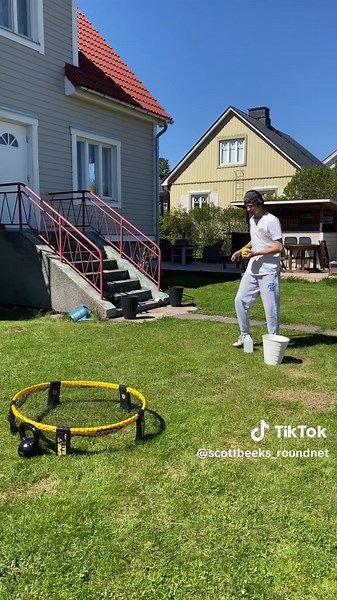 Master Your Serve in Roundnet: Tips and Techniques