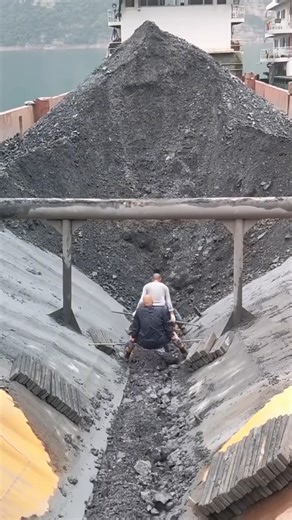 The process of workers unloading sand and gravel at the dock of the canal #Cargoship #Sand and gravel ship #Sand #Unloading #Loading and unloading ship #Crew #Phosphate rock #Ore #Pebbles | USA Machines Channel