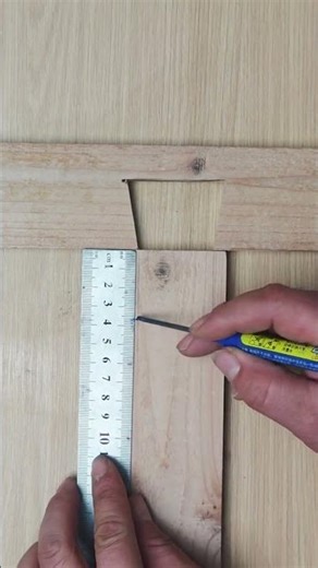 Splicing of irregular wooden boards
