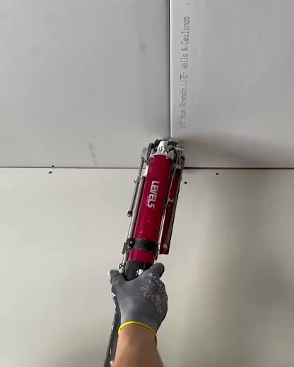 2.1M views · 10K reactions | TBT ⌚ @tkdrywall layin' down some flats with the LEVEL5 Tools Automatic Drywall Taper  | LEVEL5 Tools | Facebook