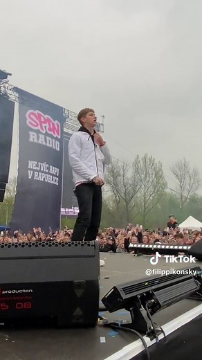 nejkvalitnější záběry z týhle songy👆nemáte zač🤝 btw filip neruda je obyčejný npc z crowdu, na tyhle místa se jen tak nedostaneš🫢#majales2022