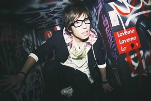 八王子P、7/17リリースのニューアルバム『ViViD WAVE』よりわかむらP制作のMVを公開－rockinon.com｜https://rockinon.com/news/detail/84090