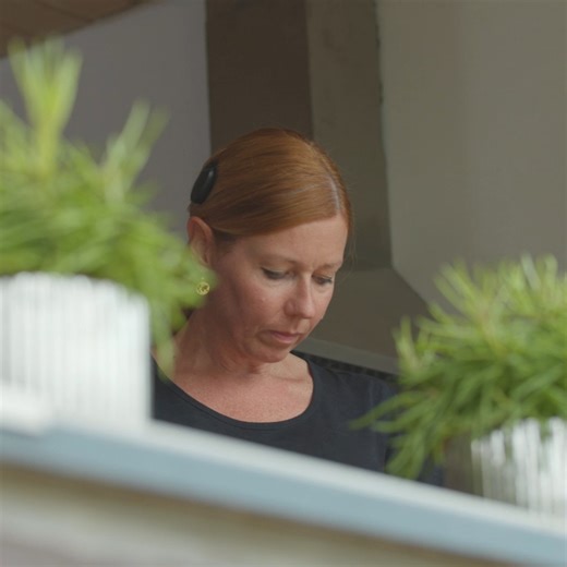 Hobbies, work, sport—Anette wears her RONDO 3 cochlear implant audio processor all day long. And it doesn’t matter what the weather brings, Anette feels safe to wear it thanks to RONDO 3’s wind noise's reduction and the water-resistant design. What about you? | MED-EL
