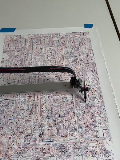 Where generative art meets mechanical execution. ✍️🤖 Straight from the workshop following the Artblocks weekend in Marfa, Texas, the plotter is officially back in motion. This session is dedicated to BUSY #0 a special, non-collector edition of this generative artwork. Using a high-precision pen plotter to translate digital code into physical ink, this process highlights the unique texture and