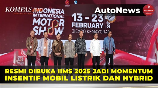 Pameran otomotif Indonesia International Motor Show (IIMS) 2025 resmi dibuka oleh Menteri Perindustrian Agus Gumiwang Kartasasmita pada Kamis (13/2/2025). Berlangsung selama 13-23 Februari 2025 di JIExpo Kemayoran, Jakarta Pusat, ajang tahunan ini diharapkan bisa mendorong pertumbuhan industri otomotif nasional sepanjang awal tahun 2025, khususnya setelah diterbitkannya insentif mobil listrik berbasis baterai dan hybrid. Jika anda menyukai video seperti ini bisa tonton video : - https://youtu.be