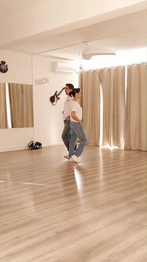 Moonwalk🕺💃 #reels #freddydanse #sorgues #danseurs #moonwalk #danse #dance #dancer Freddydanse Avec la participation de Leanna Danse 💃😊 | Frédérick Hénon