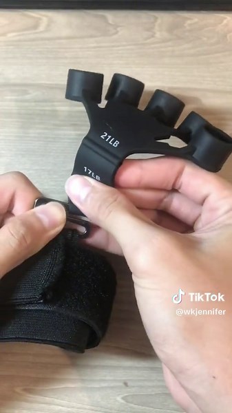 How strong is your grip🤔 #gripstrength #fingergripper #veins #strengthtraining #forearmworkout #TikTokMadeMeBuyIt #fypシ
