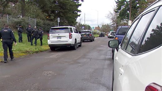 1 injured after shooting in SE Portland; 2 people detained