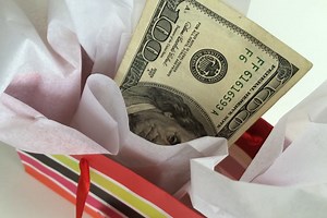 Cash For a Wedding Gift: How Much Is Right? | The Plunge