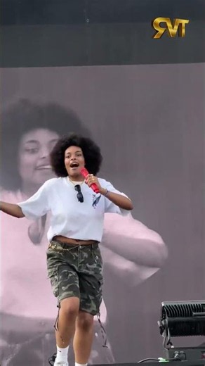 Rilès abandonne une fan seule sur scène aux Ardentes 😳🎤 #niczem #rils #festival #lesardentes
