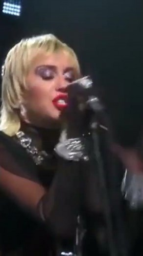 Miley Cyrus Heart Of Glass Live from the iHeart Festival