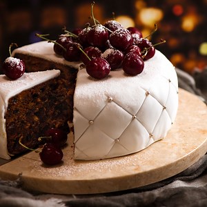 268K views · 1.1K reactions | No soaking overnight, this SPEEDY FRUIT CAKE is super moist and utterly delicious!! https://www.recipetineats.com/christmas-cake-moist-easy-fruit-cake/ | RecipeTin | Facebook