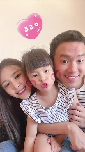 Applying Lipstick to a Child: A Heartwarming Moment