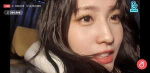 TWICE's Momo gives a sassy response to hate comments during a V Live broadcast