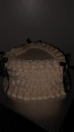 🤍✨ . . . . . . . . #fyp#viral#vintagecake#vienna#glitter