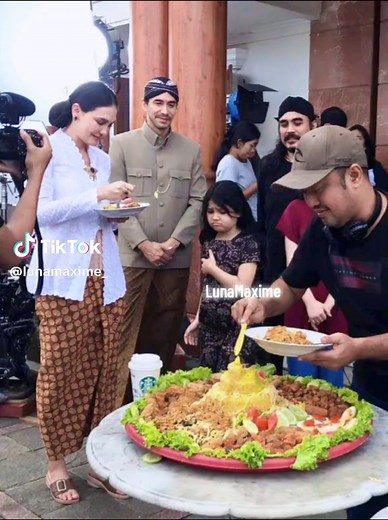 Luna Maxime: Kisah Putri Duyung Hamil yang Menginspirasi