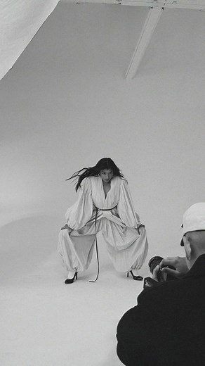 𝐑𝐎𝐋𝐀🇯🇵🇧🇩🇮🇳 on Instagram: "I’ve spent half of my life in the studio surrounded by creative people 🤍aaand I love it!! 人生の半分はスタジオの中で過ごしてきたよ📷クリエイティブな人たちと作り上げる作品に浸る時間がだいすき🫠"