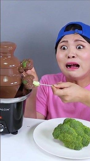 Chocolate 🍫🥦 VS Real Food Challenge