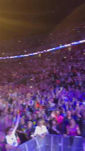 Masterboy & Beatrix Delgado live 03.10.25, Köln, Lanxess Arena, Sold out! Unglaublich, von der ersten Sekunde eine gigantische Stimmung, es hat uns einfach so viel Spaß gemacht, für euch auf der Bühne zu stehen. Die Halle hat gebebt. Danke fürs tanzen, springen lachen, mitsingen und die Hände in Höhe schmeißen. So eine krasse Stimmung, so eine geile Energy. DANKE DANKE DANKE❤️ In unseren Herzen sind wir für ewig JUNG. Die 90er, die beste Zeit unseres Lebens❤️❤️ | Masterboy