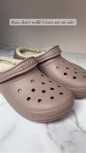 Atleast 30% off the lined @CROCS UK clogs! These are Mushroom/stone 😍 #tiktokmademebuyit #dealdrops #crocs #linedcrocs #shoes