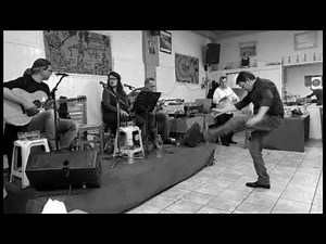 Βαρύ ζεϊμπέκικο μες τα βαρειά μεσάνυχτα