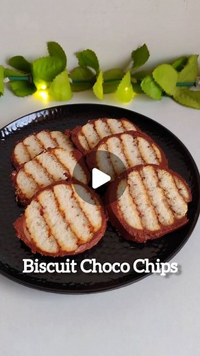 Ashwini Jain | Pastry Chef on Instagram: "🔊🔊 Biscuit Choco Chips 🌿 Recipe for soaking mixture 🌿 1/2 cup water 🌿 2 tbsp Cocoa Powder 🌿 3 tbsp Powdered Sugar 🌿 1/2 tsp Coffee Powder 🌿 20 Marie biscuits Recipe For chocolate Buttercream 🌿 50gm Soft Salted Butter 🌿 2 tbsp Cocoa Powder 🌿 4 tbsp Icing Sugar Freeze for 3-4 hours and cut the biscuit log at an angle. Your biscuit Choco Chips are Ready 🌿"