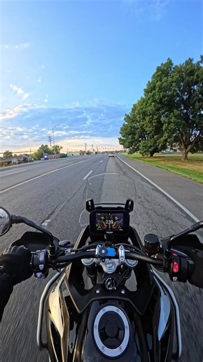 Essential Tips for Stopping Your Motorcycle Safely