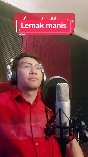 Lemak Manis Cover Sopan Santun Anak Melayu Senyum Terukir Bila Disapa @haziqrosebi #lemakmanis #laguviral #lagu