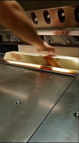 HOW A GIANT PAPER CUTTER WORKS! #machine #printing #matbaa #packaging