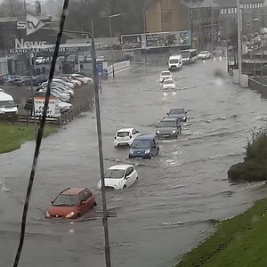 Here's the scene in Renfrewshire where there's heavy flooding in the streets and a river has burst its banks: https://bit.ly/2v8bFqb | STV News