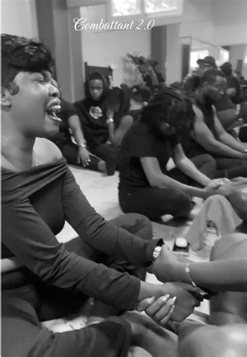 Aujourd’hui encore, je découvre à quel point les jeunes ont besoin d’un espace pour exister. Ils sont fatigués. Fatigués de se taire, de porter seuls leur peur, leur tristesse et leur colère. Ce sont des combattants. Des combattants qui viennent de loin, le cœur lourd, mais debout #fyp#viraltiktok#fyp#therapieemotionnelle#gymdancehaiti