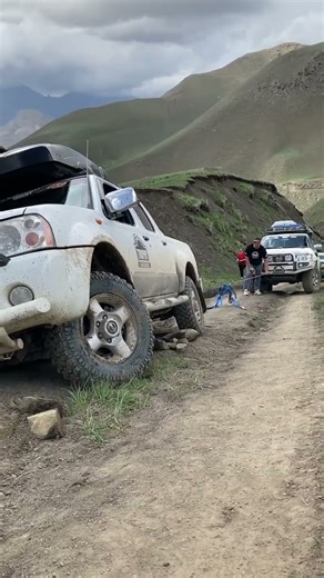Nissan pickup truck offroading #nissan #adventuredrive #offroad #offroadoverland #pickup