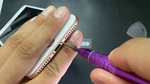 Segue o diagnóstico de um iPhone 8 Plus que aparentemente estava com problema no botão home! Além disso mostrei como improvisei uma bancada aqui de casa, enquanto não posso voltar a trabalhar no escritório, por conta da quarentena! Assista e veja como eu fiz o diagnóstico do defeito desse iPhone 8 Plus! | Ted Reis - Especialista em iPhone