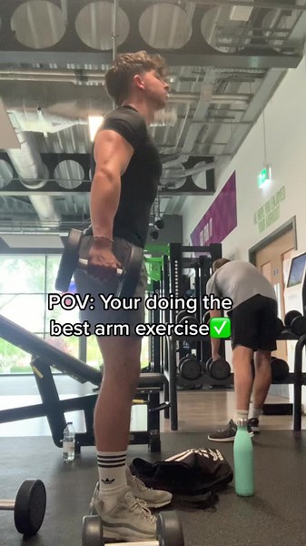 overpowered #gym #gymtok #bodybuilding #bodybuilder #lifting #buildingmuscle #hammercurls #armday