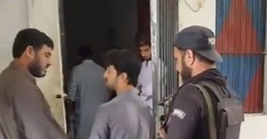 [VIDEO] Pakistani barbers detained for styling customers' beards in unIslamic way, report says
