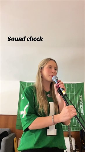 That’s the life of a showgirl!!!🎤🎶 #singing #singer #thelifeofashowgirl #performance #band