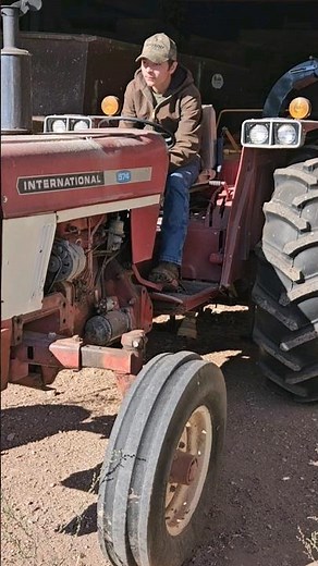 International 574 DIESEL COLD START!!!!! about 50 ish degrees Fahrenheit!