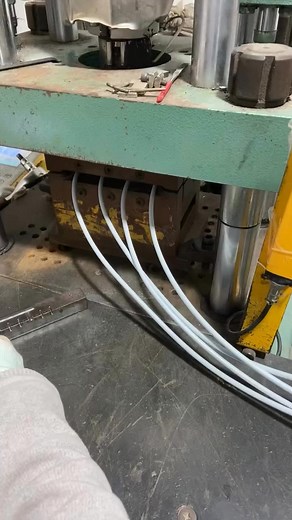 Ever wondered how rubber molding for electrical wires achieves perfection? 😌🔥 Watch as hot liquid rubber fills the molds, enveloping each wire with precision. The soft, subtle snap as the rubber cures and the satisfying reveal of smooth, flawless insulation—this process is mesmerizing! 😍✨ #rubbermolding #asmrvideo #sosatisfying #electricalcraft #wireprotection #smoothfinish #professionaltools #rubbercraft #workshopessentials | Septemberstorebox