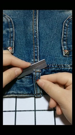 sewing #sew #diy #sewingdiy #sewing #sewingtiktok #foryou #fyp #howtopose #howto #sewingforyoupage