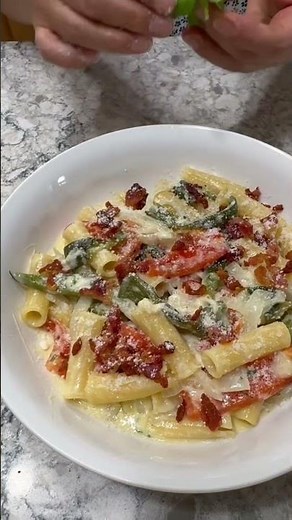 Pasta Primavera Cremosa con Tocino y Chile Poblano