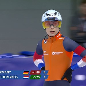 It's gold 🥇 for the hosts as Femke Kok, Marrit Fledderus and Antoinette Rijpma-de Jong 🇳🇱 take the European Team Sprint title! Huge applause 👏 for that final lap from Antoinette! 👀 #SpeedSkating | ISU Speed Skating