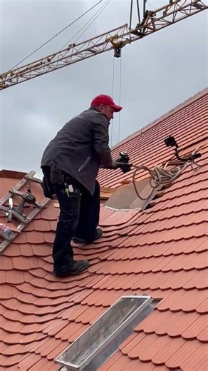 Mit Schubkarre die Biberschwanzkehle hoch und runter
