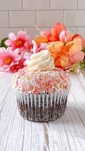 29K views · 320 reactions | 勺療勺療勺療勺療勺療勺療 #cupcakes #sprinkles #cakedecorating #cake | Treat Yourself Cakery | Facebook