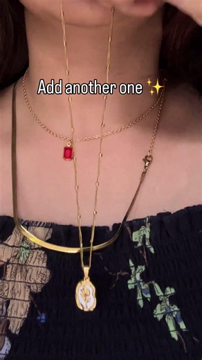 Hack to Fix your tangled necklace layering problem✨￼ #hack #lifehacks #tutorial #tricks #necklace